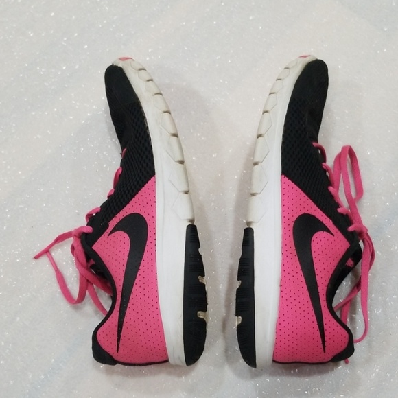 big girls nike sneakers